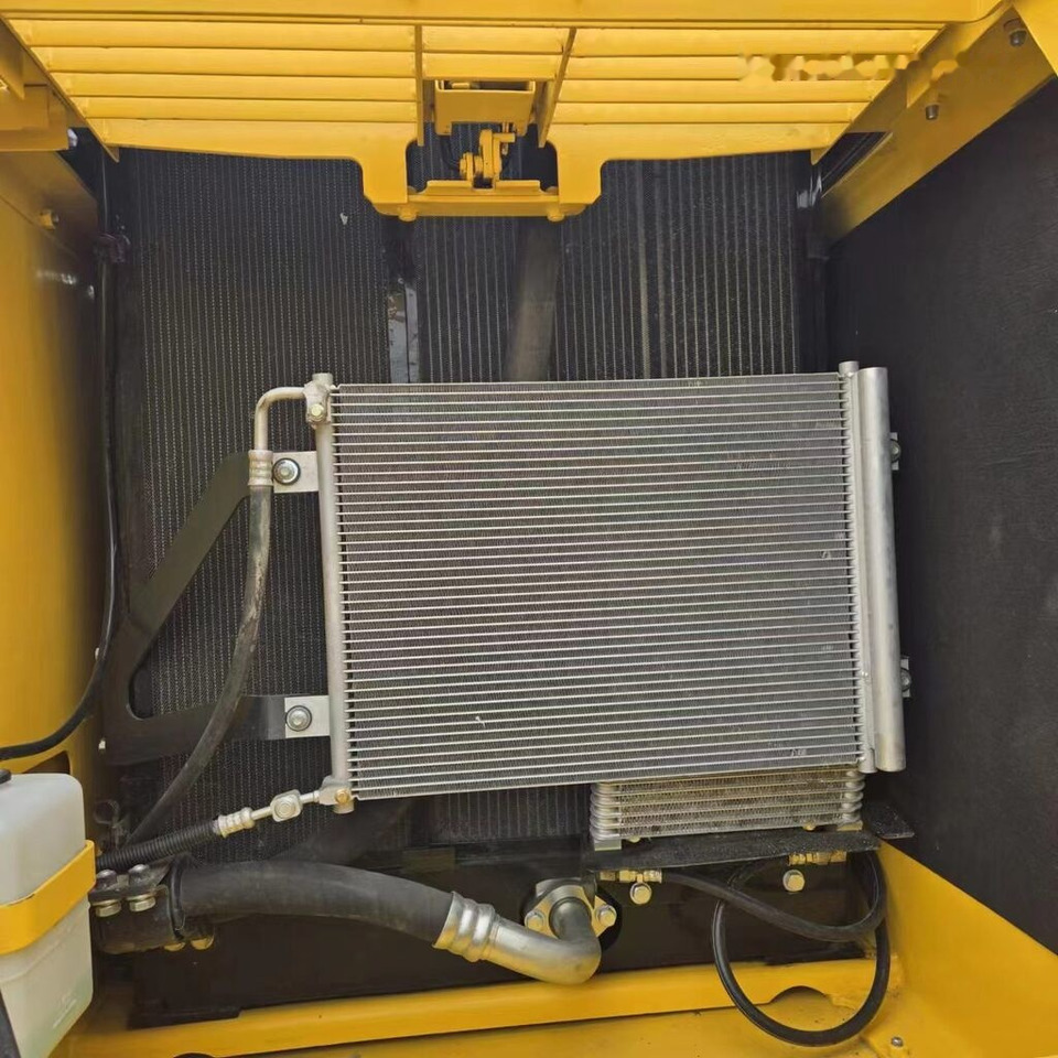Kāpurķēžu ekskavators Komatsu PC200-8: foto 10