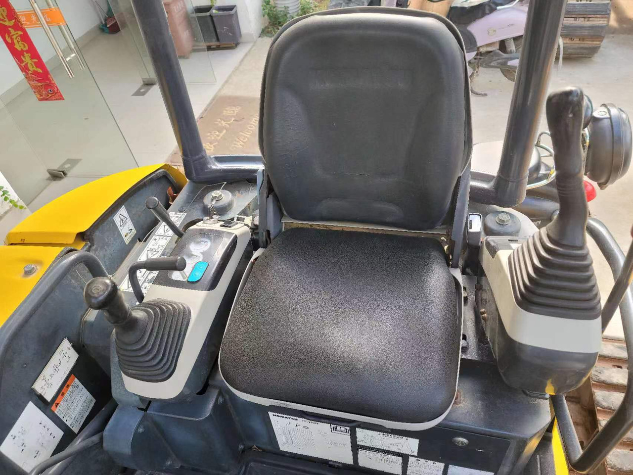 Mini-ekskavators Komatsu PC20MR: foto 9