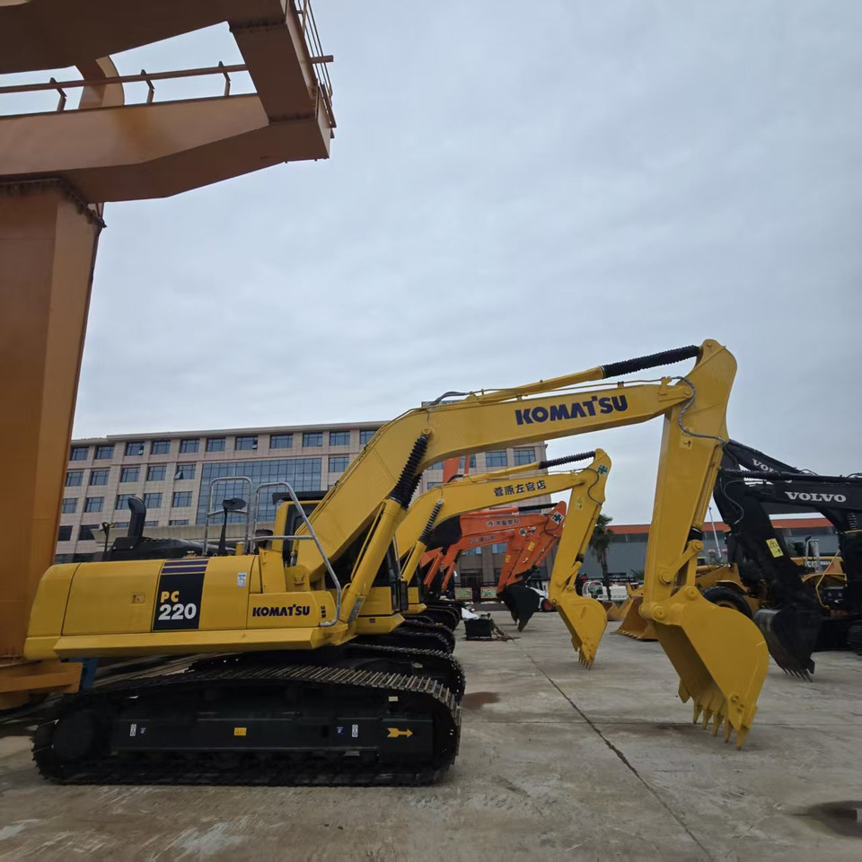 Komatsu PC220-8 - Kāpurķēžu ekskavators: foto 3 Komatsu PC220-8 - Kāpurķēžu ekskavators: foto 3