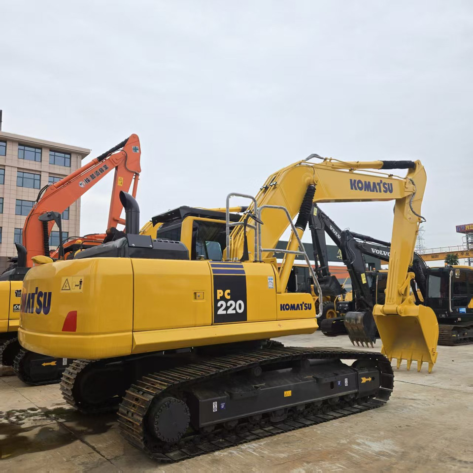 Komatsu PC220-8 - Kāpurķēžu ekskavators: foto 2 Komatsu PC220-8 - Kāpurķēžu ekskavators: foto 2