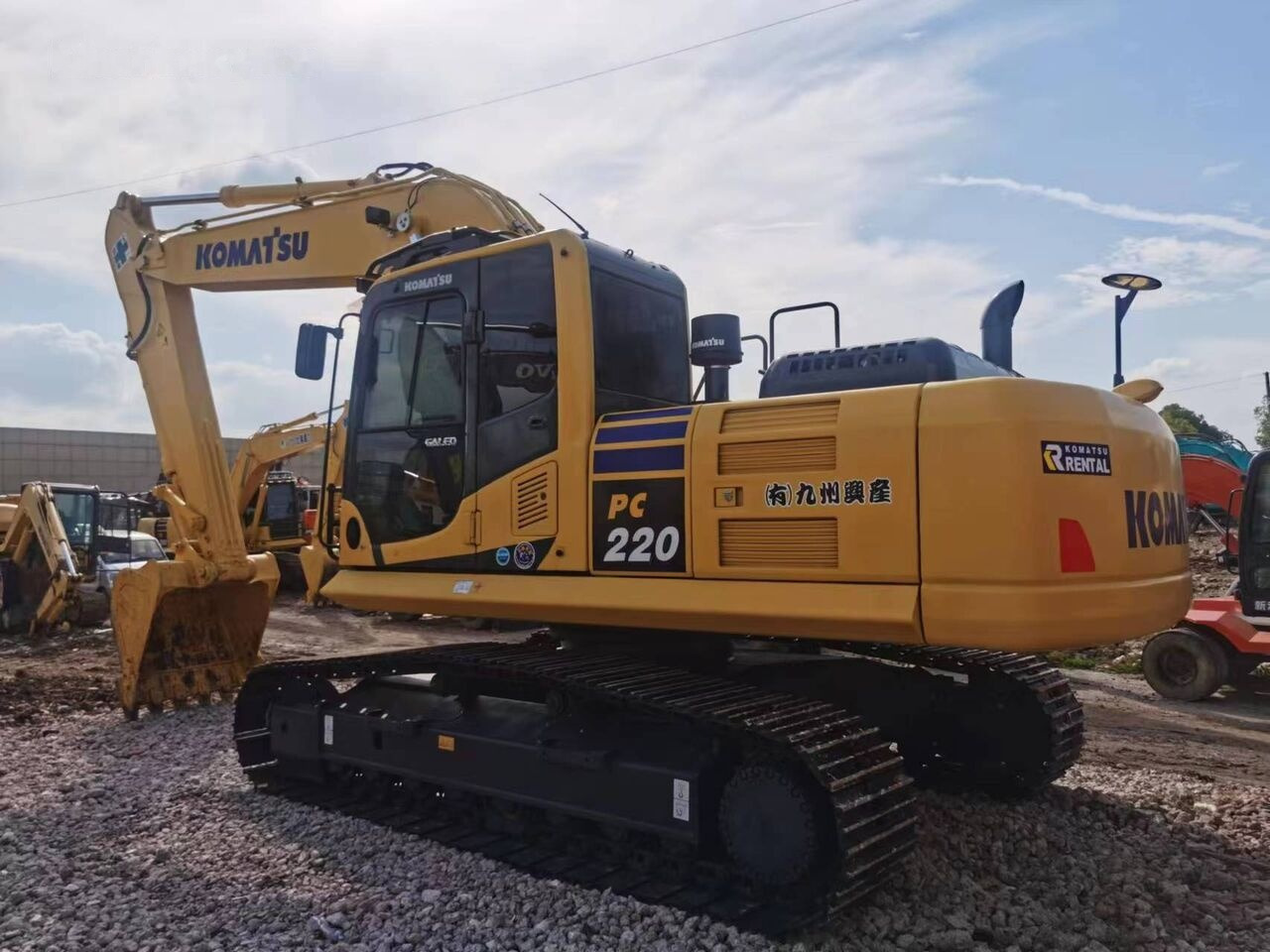 Komatsu PC220-8 MO - Kāpurķēžu ekskavators: foto 1 Komatsu PC220-8 MO - Kāpurķēžu ekskavators: foto 1