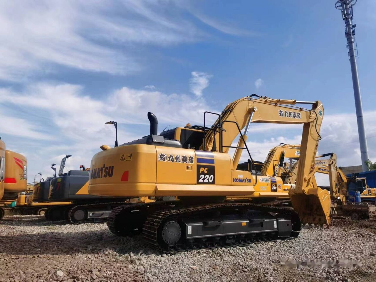 Komatsu PC220-8 MO - Kāpurķēžu ekskavators: foto 3 Komatsu PC220-8 MO - Kāpurķēžu ekskavators: foto 3