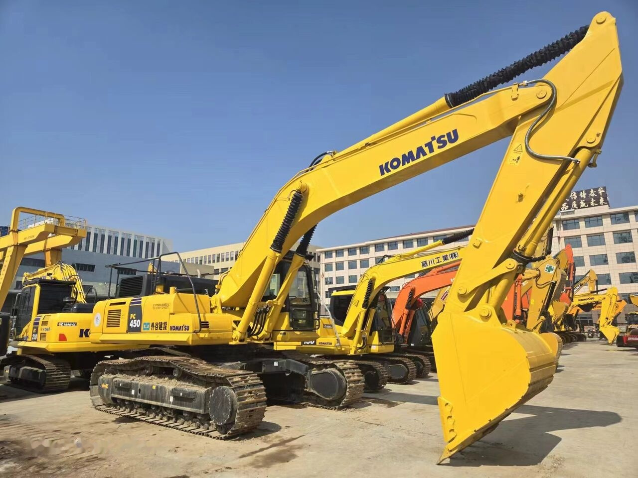 Komatsu PC450-8 - Kāpurķēžu ekskavators: foto 1 Komatsu PC450-8 - Kāpurķēžu ekskavators: foto 1