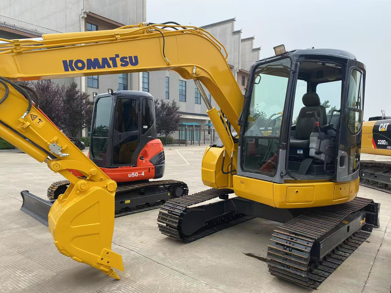 Komatsu PC78US - Mini-ekskavators: foto 2 Komatsu PC78US - Mini-ekskavators: foto 2
