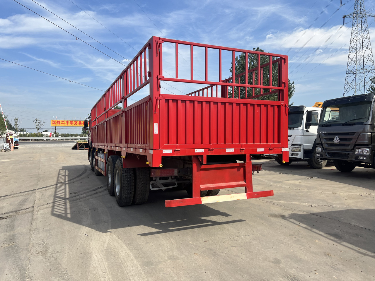 SINOTRUK HOWO 8*4 Fence Truck - Kravas automašīna: foto 5 SINOTRUK HOWO 8*4 Fence Truck - Kravas automašīna: foto 5