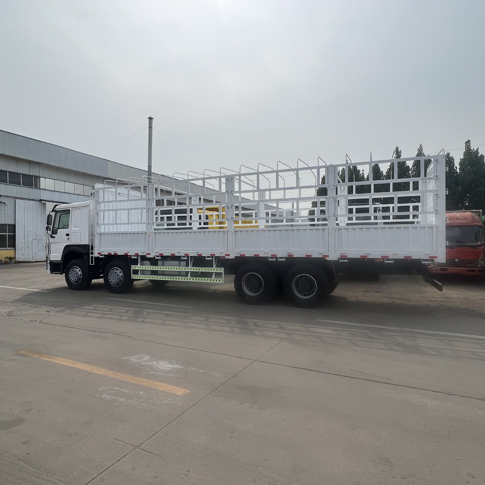 SINOTRUK HOWO 8*4 Fence Truck - Kravas automašīna: foto 2 SINOTRUK HOWO 8*4 Fence Truck - Kravas automašīna: foto 2