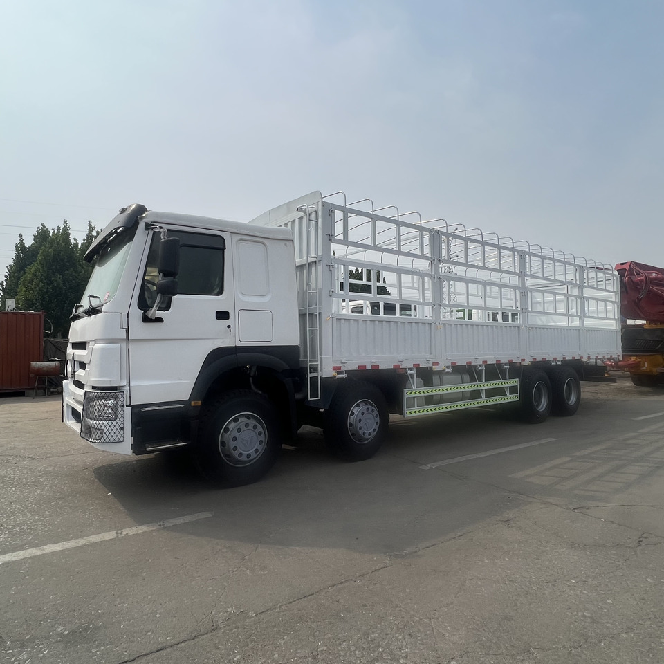 SINOTRUK HOWO 8*4 Fence Truck - Kravas automašīna: foto 4 SINOTRUK HOWO 8*4 Fence Truck - Kravas automašīna: foto 4