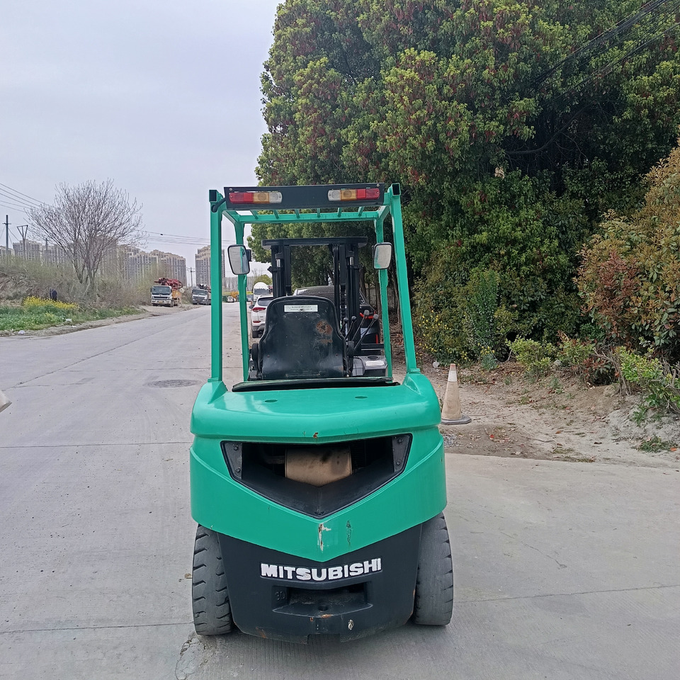 Mitsubishi FD30 - Dīzeļiekrāvējs: foto 5 Mitsubishi FD30 - Dīzeļiekrāvējs: foto 5