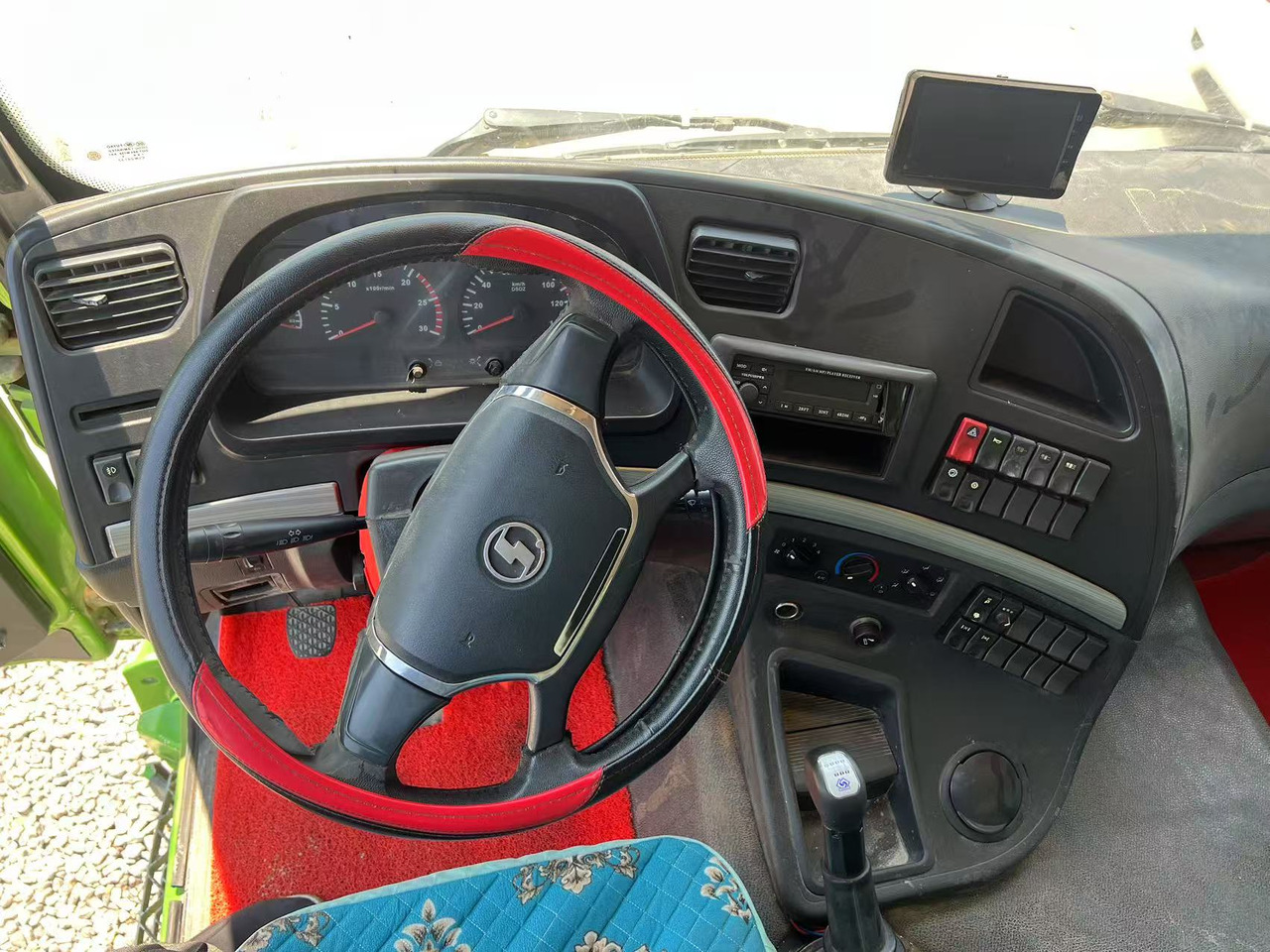 Kravas automašīna pašizgāzējs SHACMAN M3000 6x4: foto 8