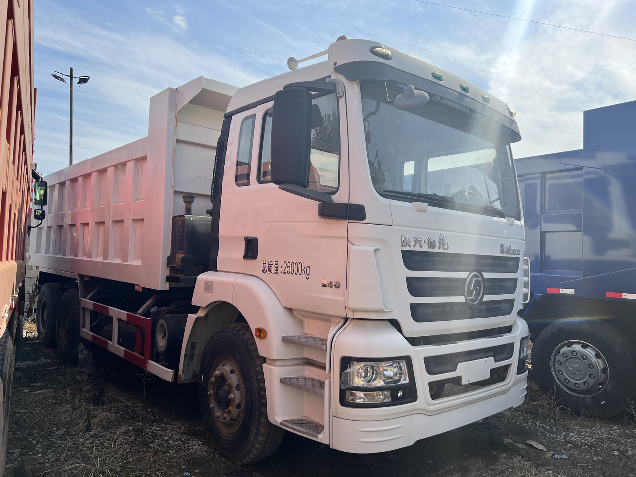 SHACMAN M3000 - Kravas automašīna pašizgāzējs: foto 1 SHACMAN M3000 - Kravas automašīna pašizgāzējs: foto 1