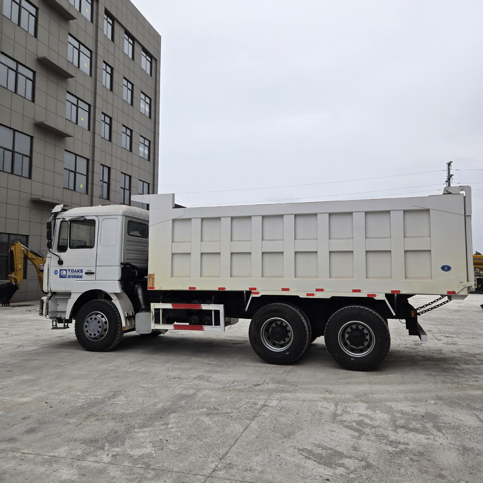 SINOTRUK F3000 6x4 RHD - Kravas automašīna pašizgāzējs: foto 3 SINOTRUK F3000 6x4 RHD - Kravas automašīna pašizgāzējs: foto 3