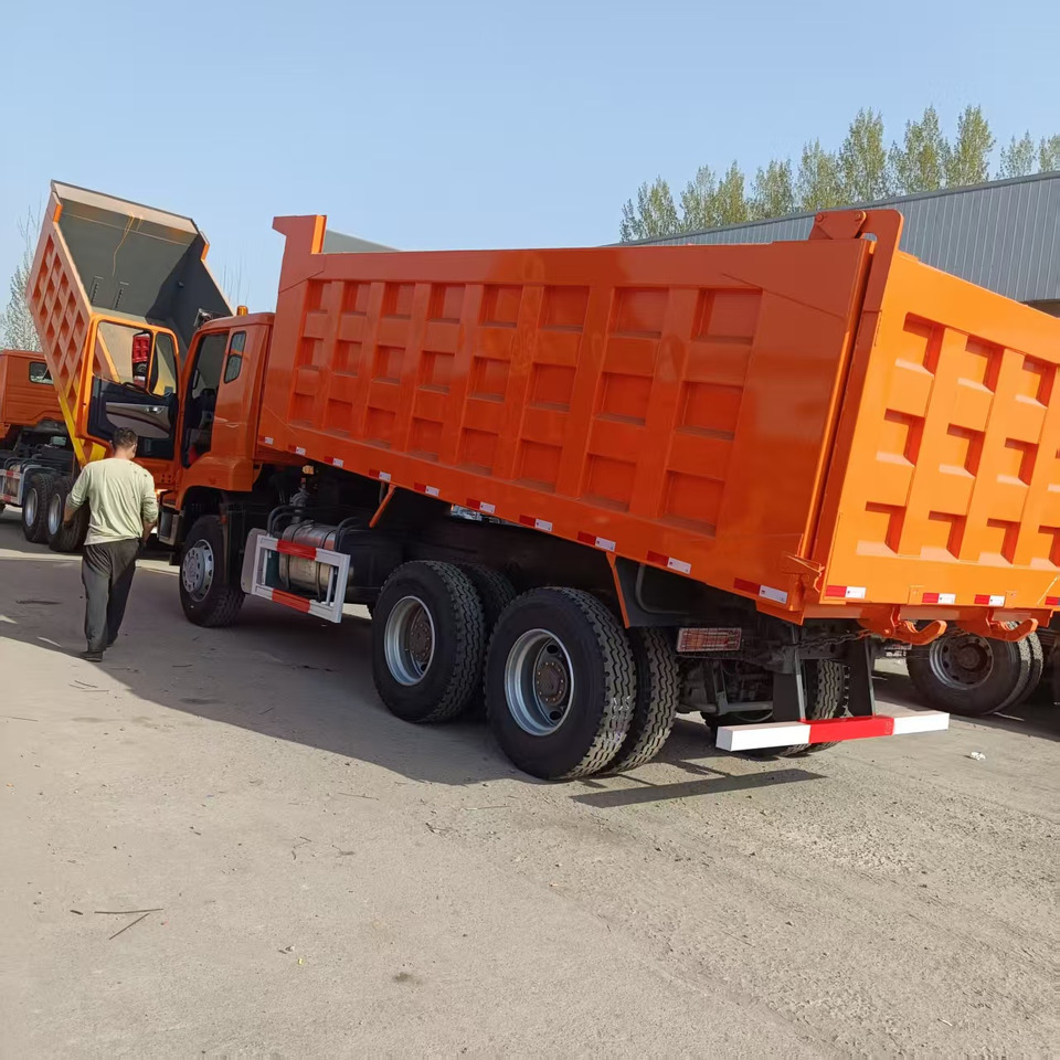 SINOTRUK HOHAN 6x4 - Kravas automašīna pašizgāzējs: foto 5 SINOTRUK HOHAN 6x4 - Kravas automašīna pašizgāzējs: foto 5