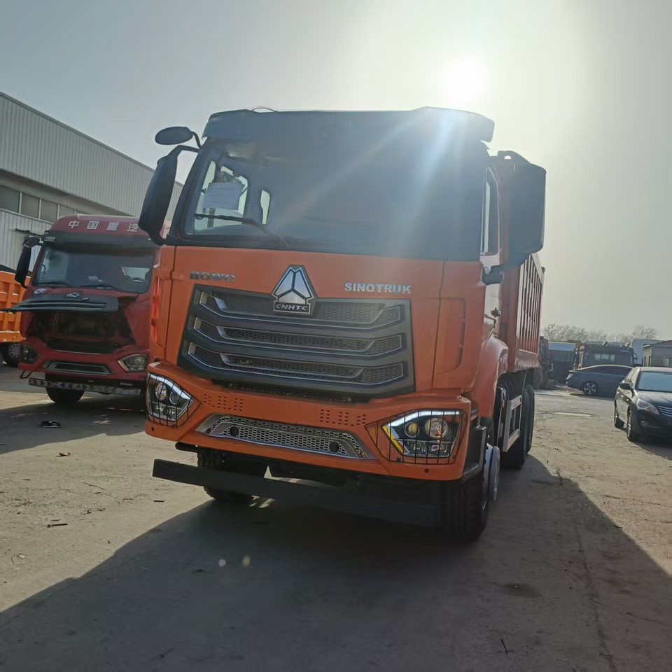 SINOTRUK HOHAN 6x4 - Kravas automašīna pašizgāzējs: foto 3 SINOTRUK HOHAN 6x4 - Kravas automašīna pašizgāzējs: foto 3