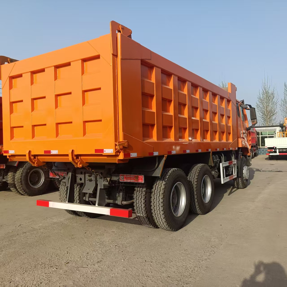 SINOTRUK HOHAN 6x4 - Kravas automašīna pašizgāzējs: foto 5 SINOTRUK HOHAN 6x4 - Kravas automašīna pašizgāzējs: foto 5