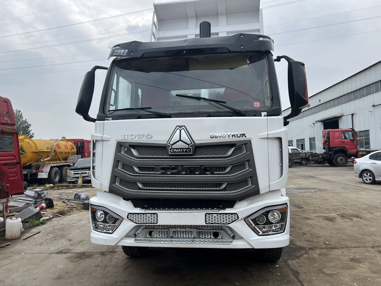 Kravas automašīna pašizgāzējs SINOTRUK HOHAN 6x4: foto 6 Kravas automašīna pašizgāzējs SINOTRUK HOHAN 6x4: foto 6