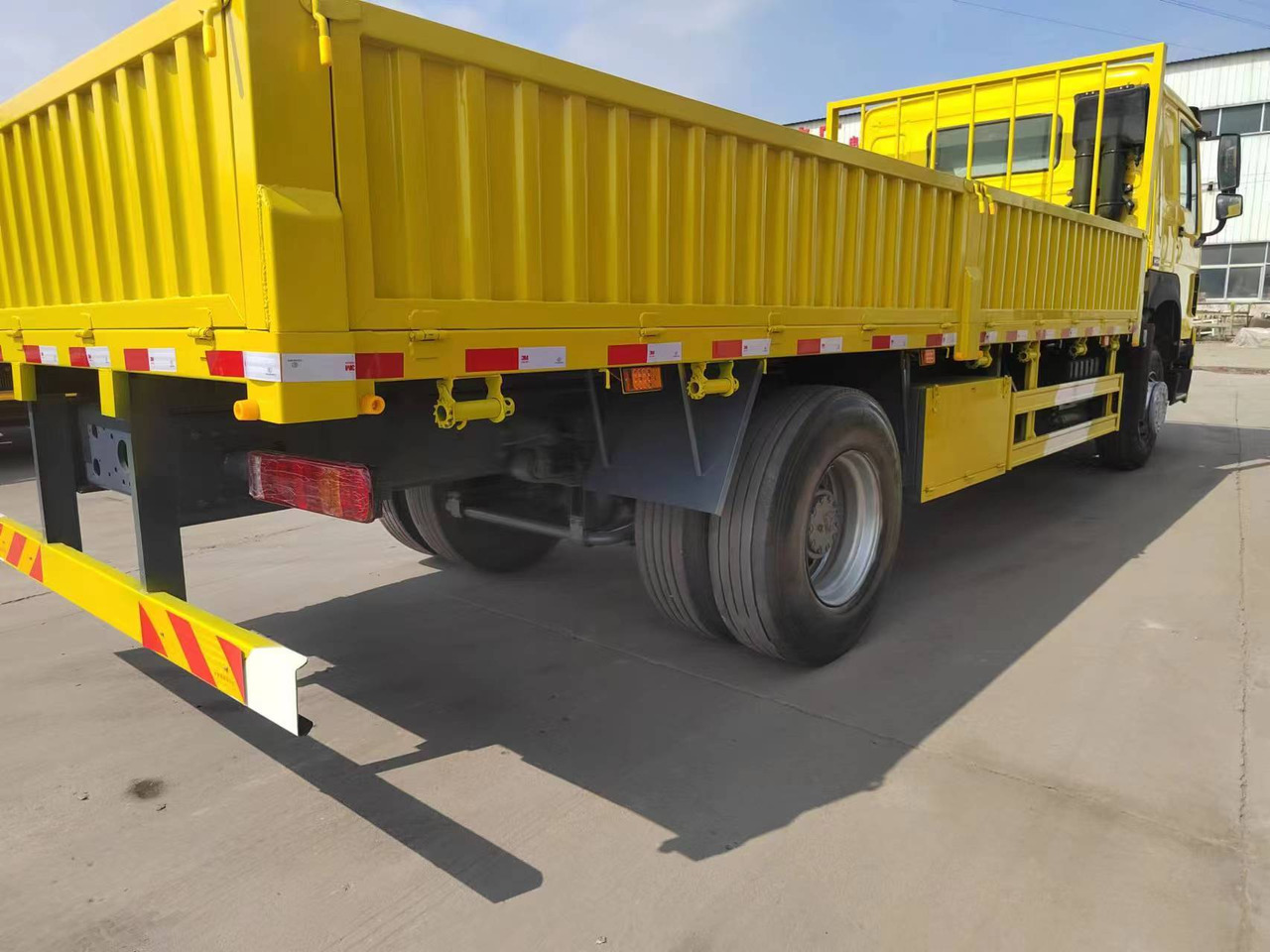 SINOTRUK HOWO 4x2 cargo truck - Kravas automašīna pašizgāzējs: foto 5 SINOTRUK HOWO 4x2 cargo truck - Kravas automašīna pašizgāzējs: foto 5