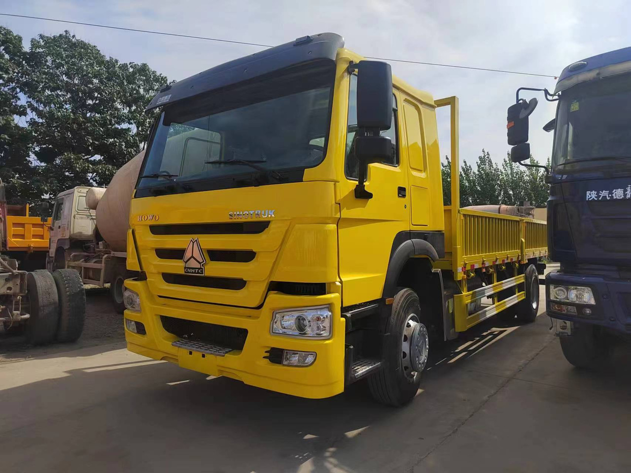 SINOTRUK HOWO 4x2 cargo truck - Kravas automašīna pašizgāzējs: foto 3 SINOTRUK HOWO 4x2 cargo truck - Kravas automašīna pašizgāzējs: foto 3