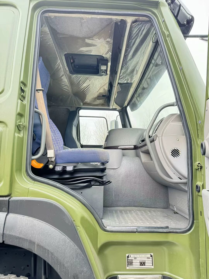 Kravas automašīna pašizgāzējs SINOTRUK HOWO 6x4: foto 9