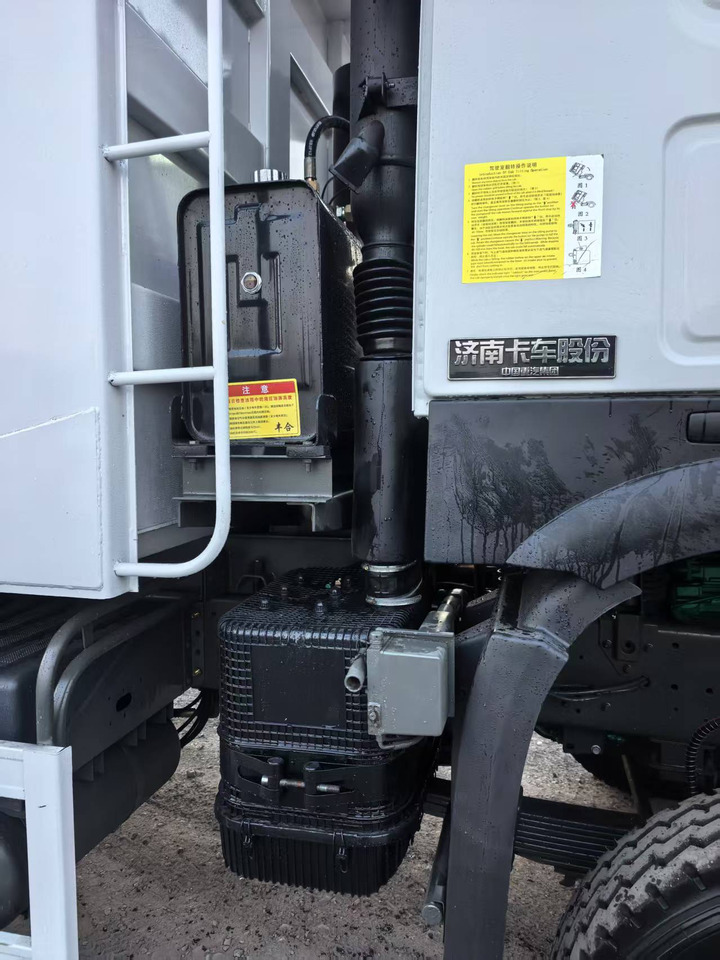 SINOTRUK HOWO 6x4 - Kravas automašīna pašizgāzējs: foto 5 SINOTRUK HOWO 6x4 - Kravas automašīna pašizgāzējs: foto 5