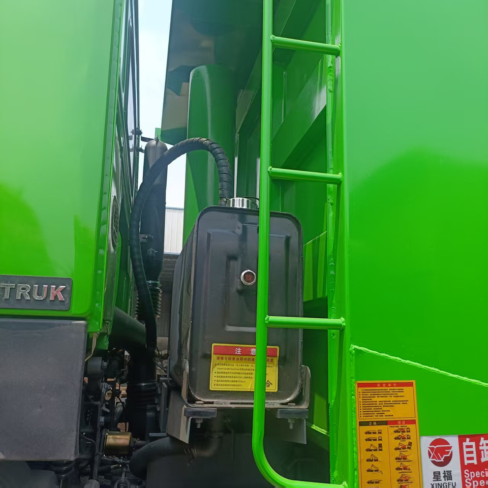 Kravas automašīna pašizgāzējs SINOTRUK HOWO 6x4: foto 6