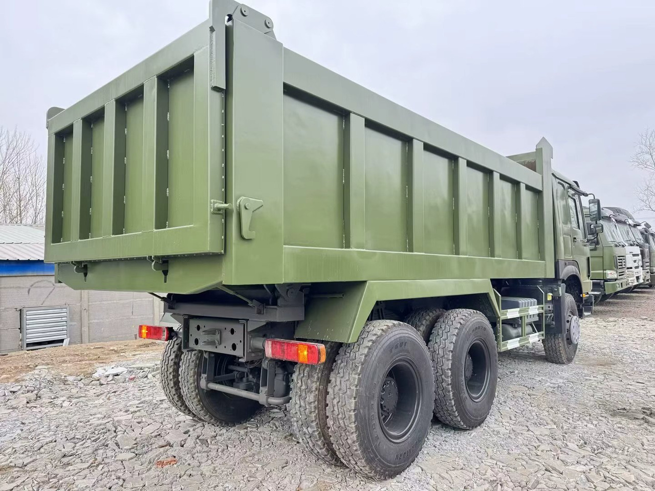 Kravas automašīna pašizgāzējs SINOTRUK HOWO 6x4: foto 7