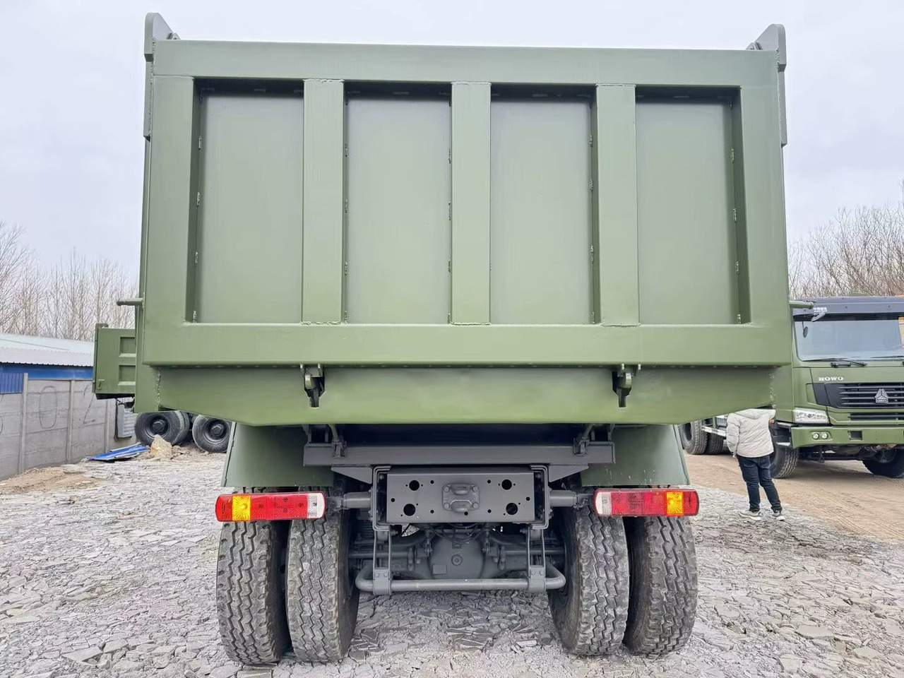 Kravas automašīna pašizgāzējs SINOTRUK HOWO 6x4: foto 8