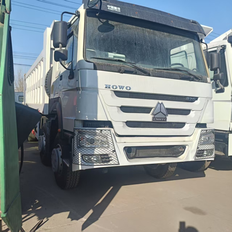 SINOTRUK HOWO 8x4 - Kravas automašīna pašizgāzējs: foto 1 SINOTRUK HOWO 8x4 - Kravas automašīna pašizgāzējs: foto 1