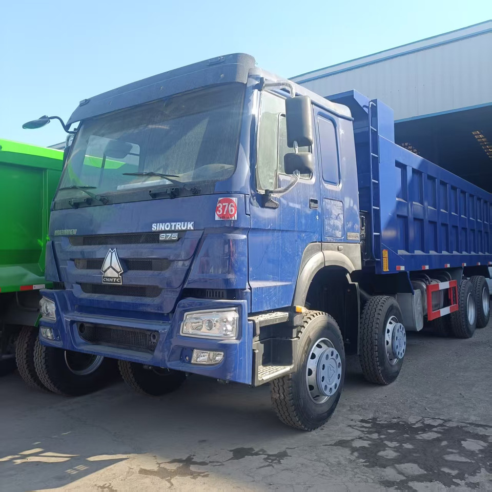 SINOTRUK HOWO 8x4 - Kravas automašīna pašizgāzējs: foto 3 SINOTRUK HOWO 8x4 - Kravas automašīna pašizgāzējs: foto 3