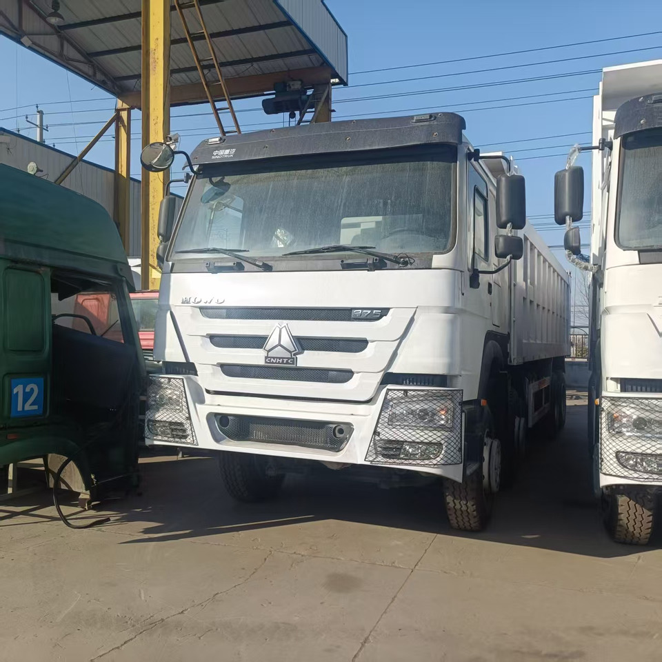 SINOTRUK HOWO 8x4 - Kravas automašīna pašizgāzējs: foto 2 SINOTRUK HOWO 8x4 - Kravas automašīna pašizgāzējs: foto 2