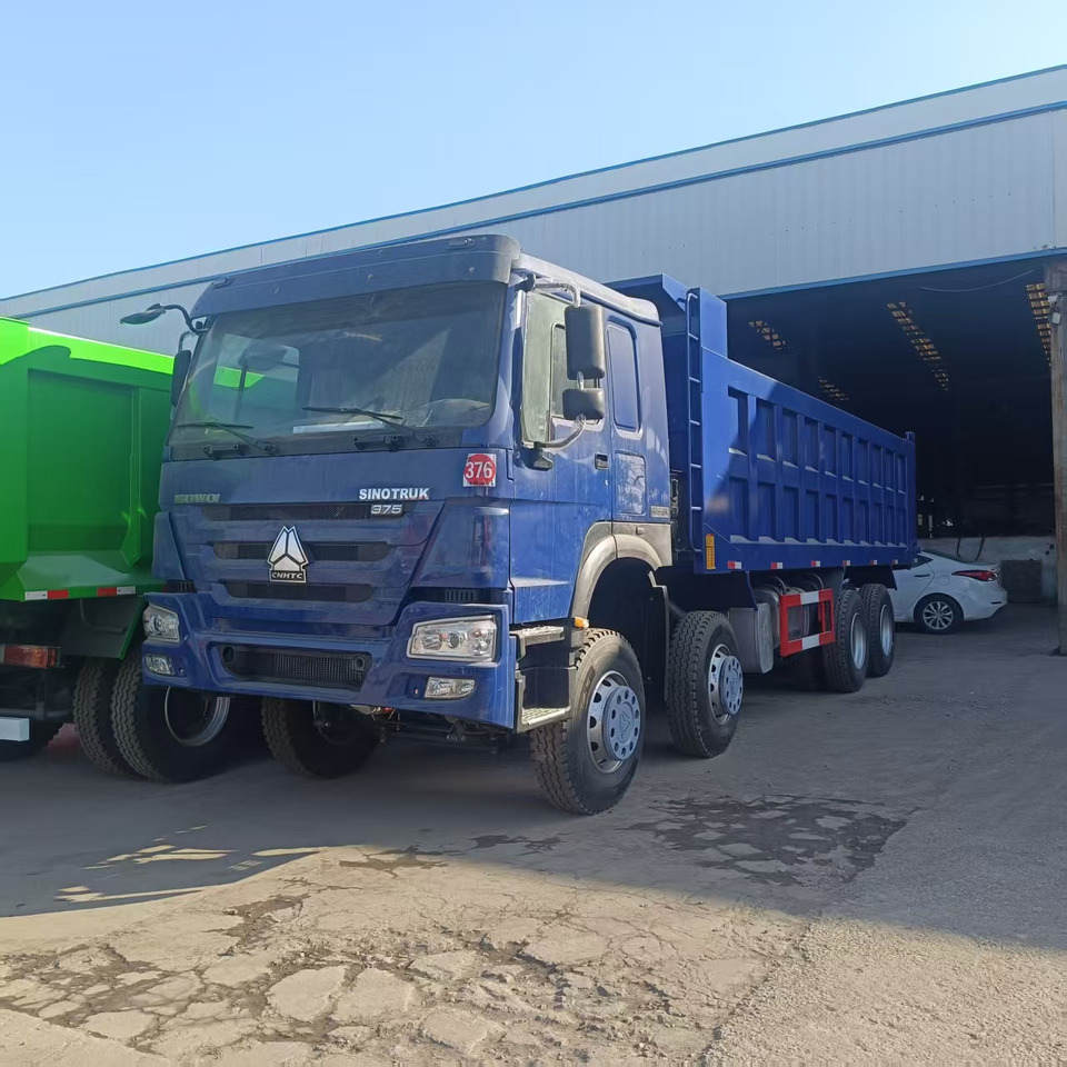 SINOTRUK HOWO 8x4 - Kravas automašīna pašizgāzējs: foto 5 SINOTRUK HOWO 8x4 - Kravas automašīna pašizgāzējs: foto 5