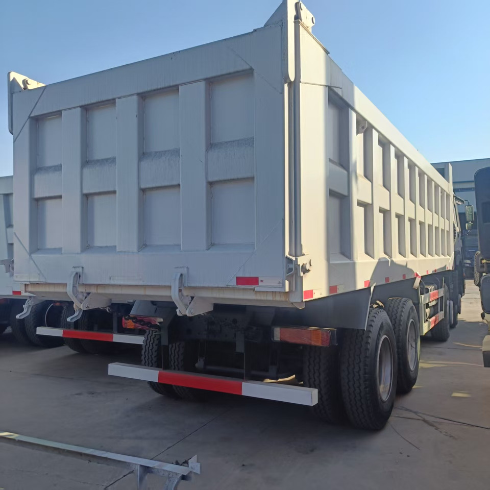 SINOTRUK HOWO 8x4 - Kravas automašīna pašizgāzējs: foto 3 SINOTRUK HOWO 8x4 - Kravas automašīna pašizgāzējs: foto 3