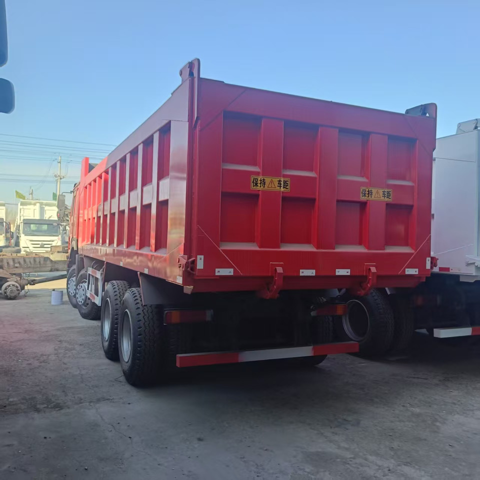SINOTRUK HOWO 8x4 - Kravas automašīna pašizgāzējs: foto 4 SINOTRUK HOWO 8x4 - Kravas automašīna pašizgāzējs: foto 4