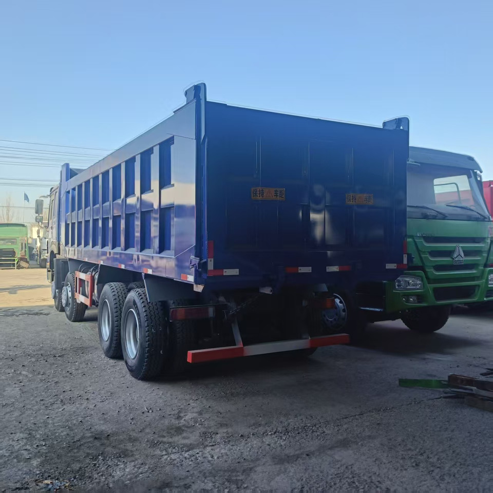 SINOTRUK HOWO 8x4 - Kravas automašīna pašizgāzējs: foto 4 SINOTRUK HOWO 8x4 - Kravas automašīna pašizgāzējs: foto 4