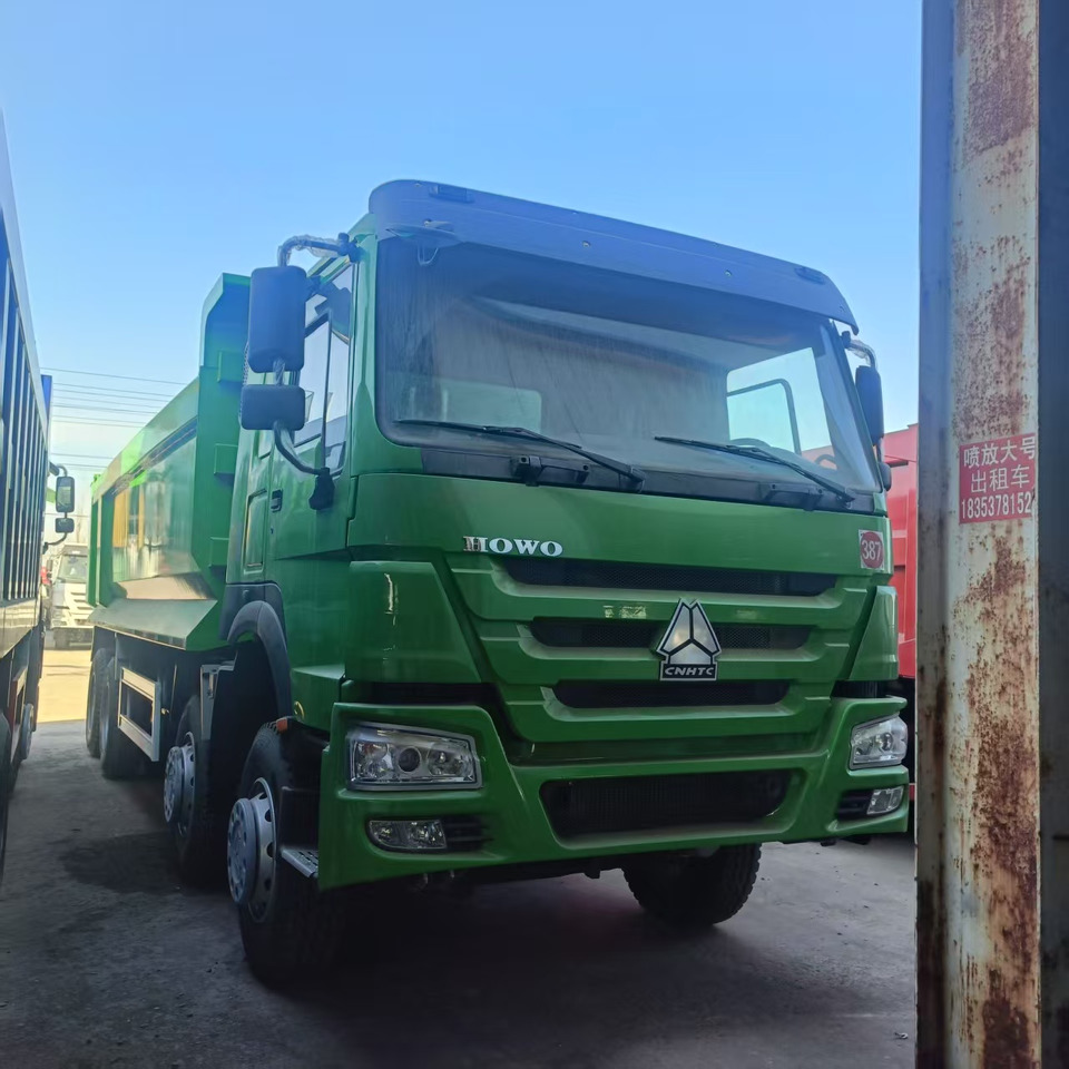 SINOTRUK HOWO - Kravas automašīna ar slēgto virsbūvi: foto 2 SINOTRUK HOWO - Kravas automašīna ar slēgto virsbūvi: foto 2