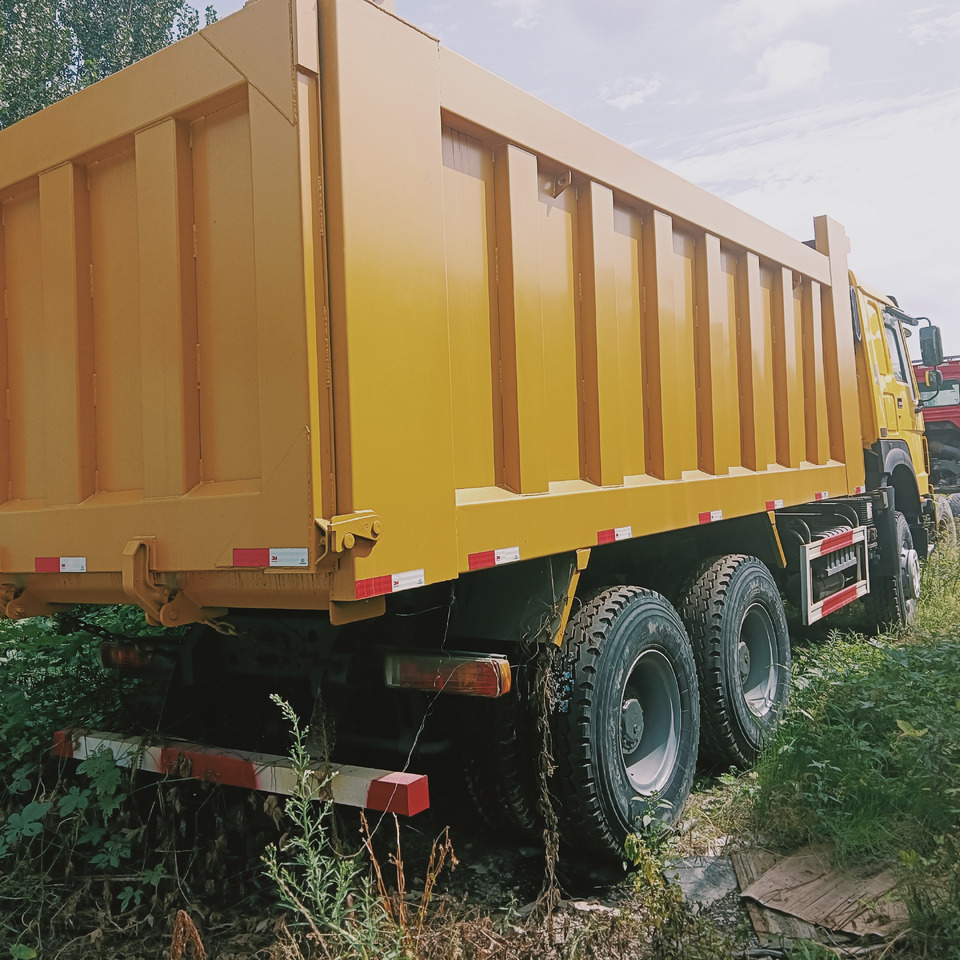 SINOTRUK HOWO - Kravas automašīna pašizgāzējs: foto 2 SINOTRUK HOWO - Kravas automašīna pašizgāzējs: foto 2