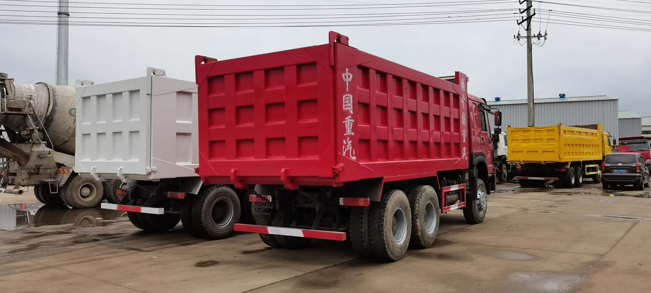SINOTRUK HOWO - Kravas automašīna pašizgāzējs: foto 3 SINOTRUK HOWO - Kravas automašīna pašizgāzējs: foto 3