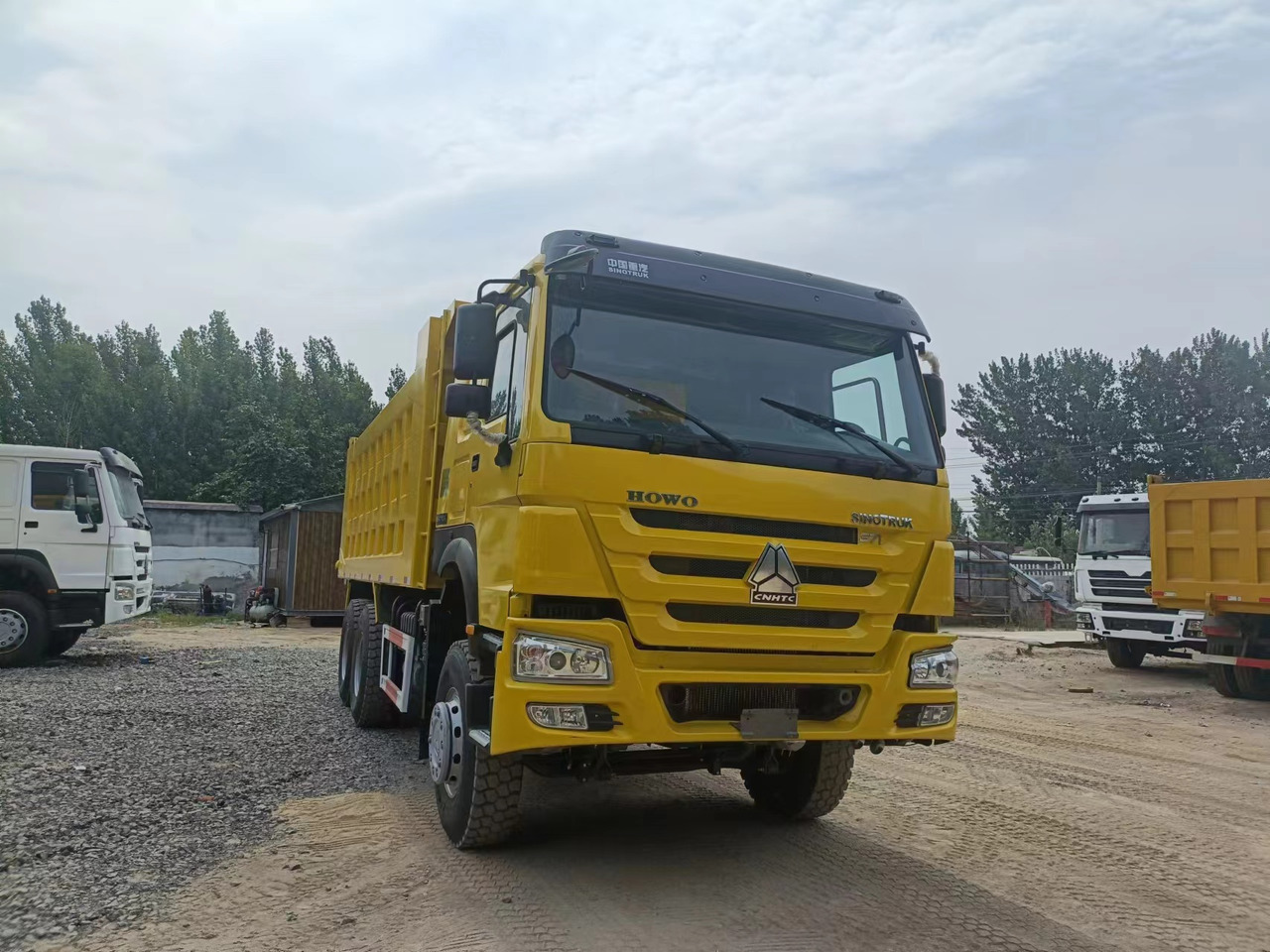 SINOTRUK HOWO - Kravas automašīna pašizgāzējs: foto 1 SINOTRUK HOWO - Kravas automašīna pašizgāzējs: foto 1