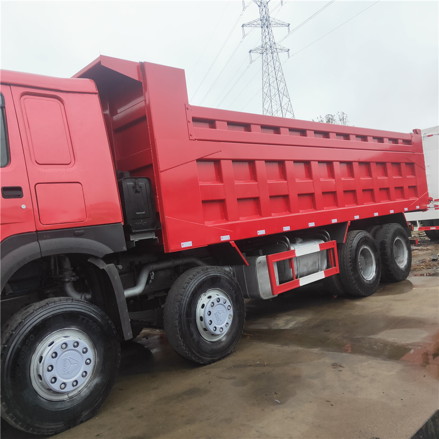SINOTRUK HOWO - Kravas automašīna pašizgāzējs: foto 3 SINOTRUK HOWO - Kravas automašīna pašizgāzējs: foto 3