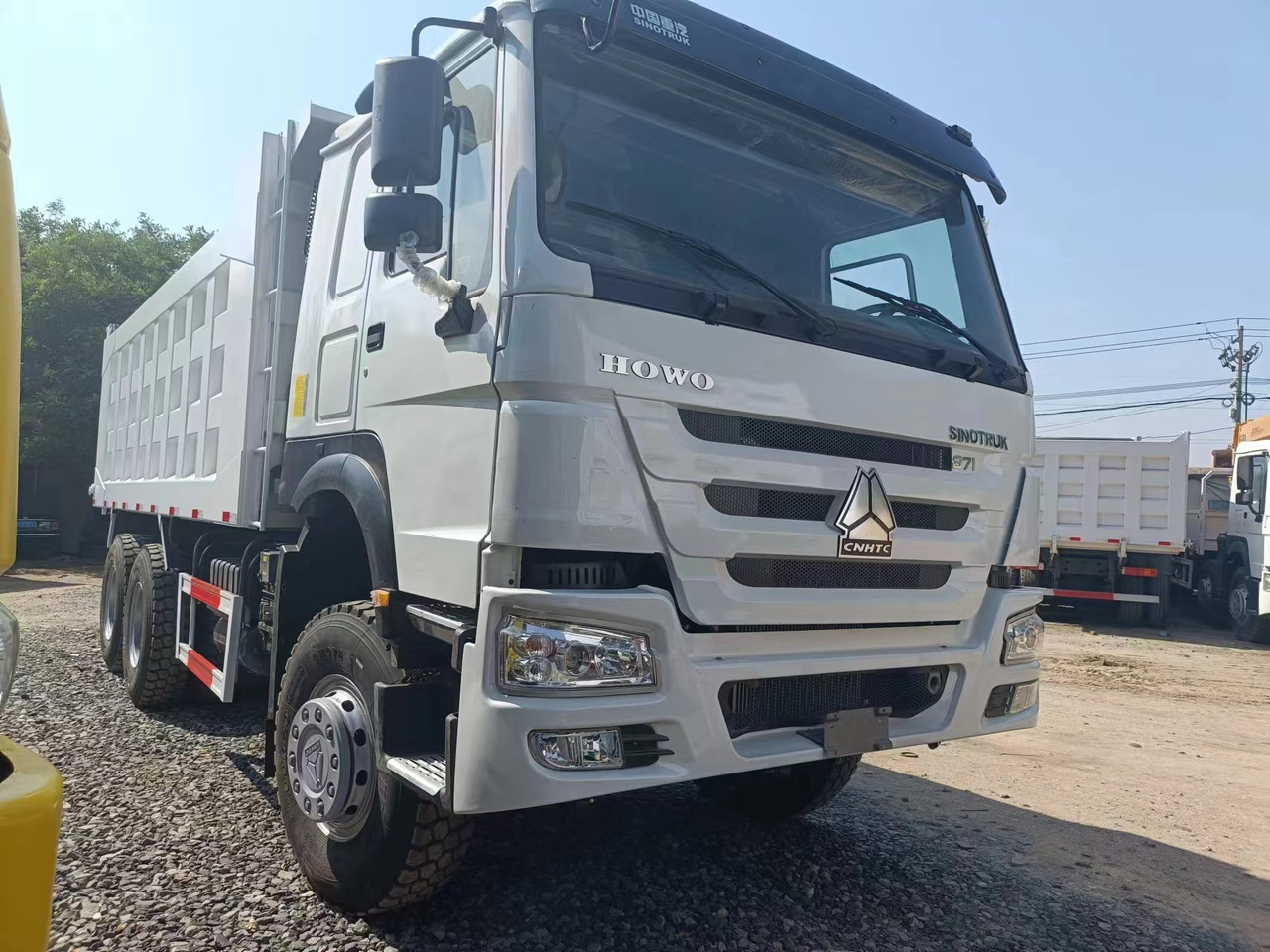 SINOTRUK HOWO - Kravas automašīna pašizgāzējs: foto 1 SINOTRUK HOWO - Kravas automašīna pašizgāzējs: foto 1