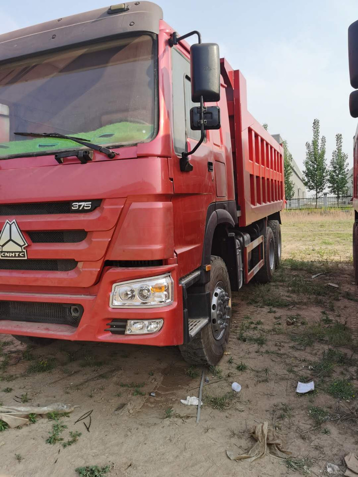 SINOTRUK HOWO - Kravas automašīna pašizgāzējs: foto 1 SINOTRUK HOWO - Kravas automašīna pašizgāzējs: foto 1