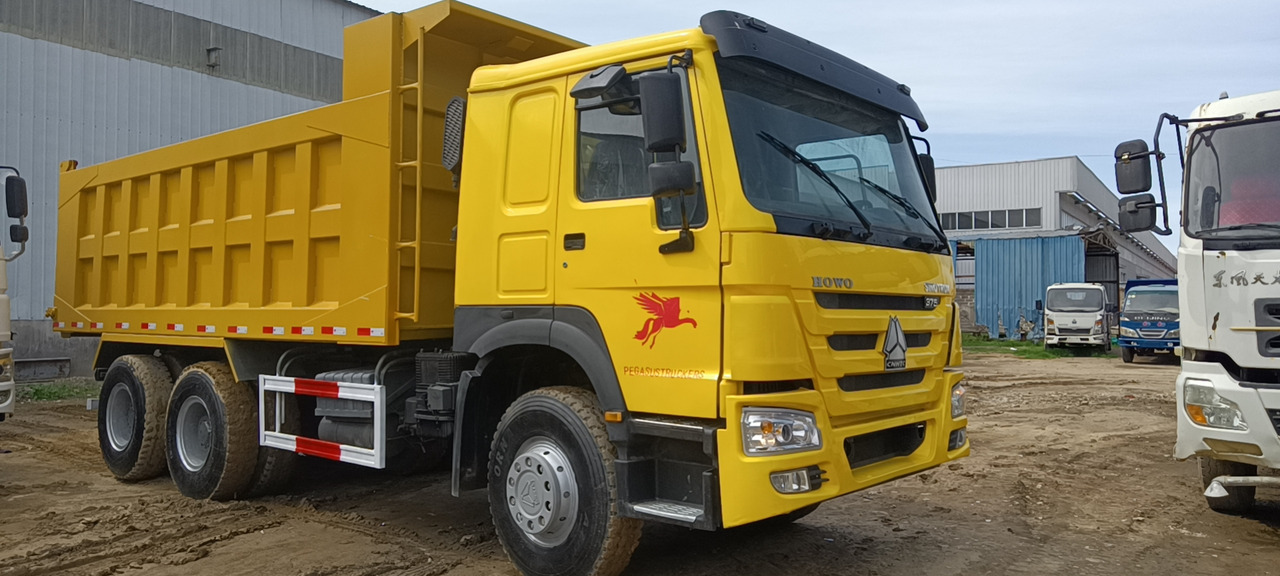 SINOTRUK HOWO - Kravas automašīna pašizgāzējs: foto 3 SINOTRUK HOWO - Kravas automašīna pašizgāzējs: foto 3