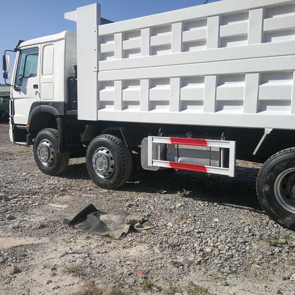 SINOTRUK HOWO - Kravas automašīna pašizgāzējs: foto 1 SINOTRUK HOWO - Kravas automašīna pašizgāzējs: foto 1