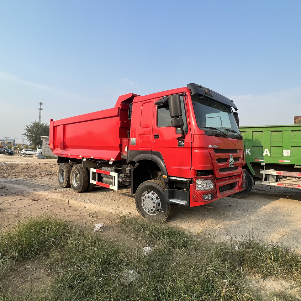 SINOTRUK HOWO - Kravas automašīna ar slēgto virsbūvi: foto 5 SINOTRUK HOWO - Kravas automašīna ar slēgto virsbūvi: foto 5