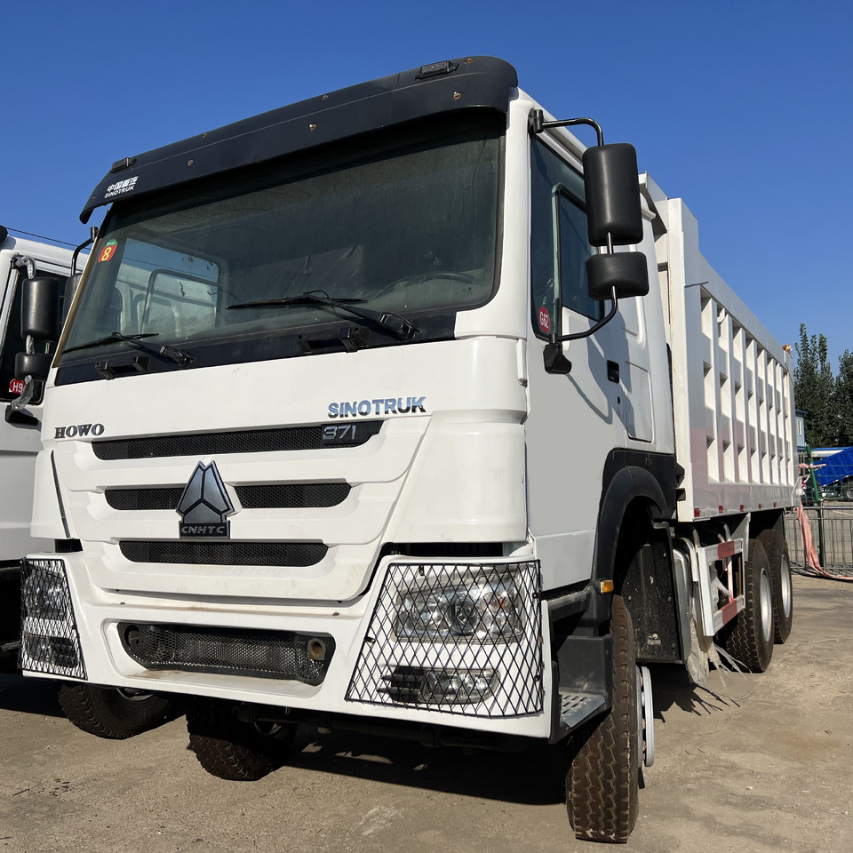 SINOTRUK HOWO - Kravas automašīna pašizgāzējs: foto 1 SINOTRUK HOWO - Kravas automašīna pašizgāzējs: foto 1