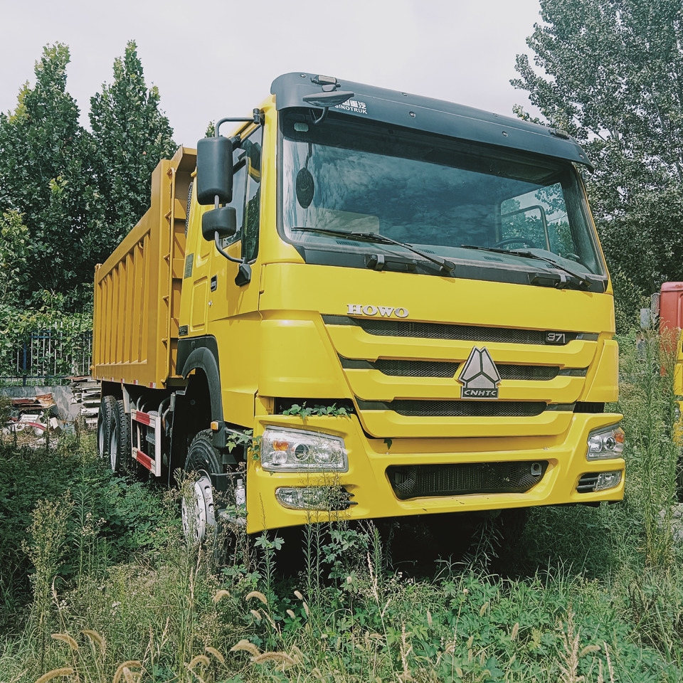 SINOTRUK HOWO - Kravas automašīna pašizgāzējs: foto 1 SINOTRUK HOWO - Kravas automašīna pašizgāzējs: foto 1