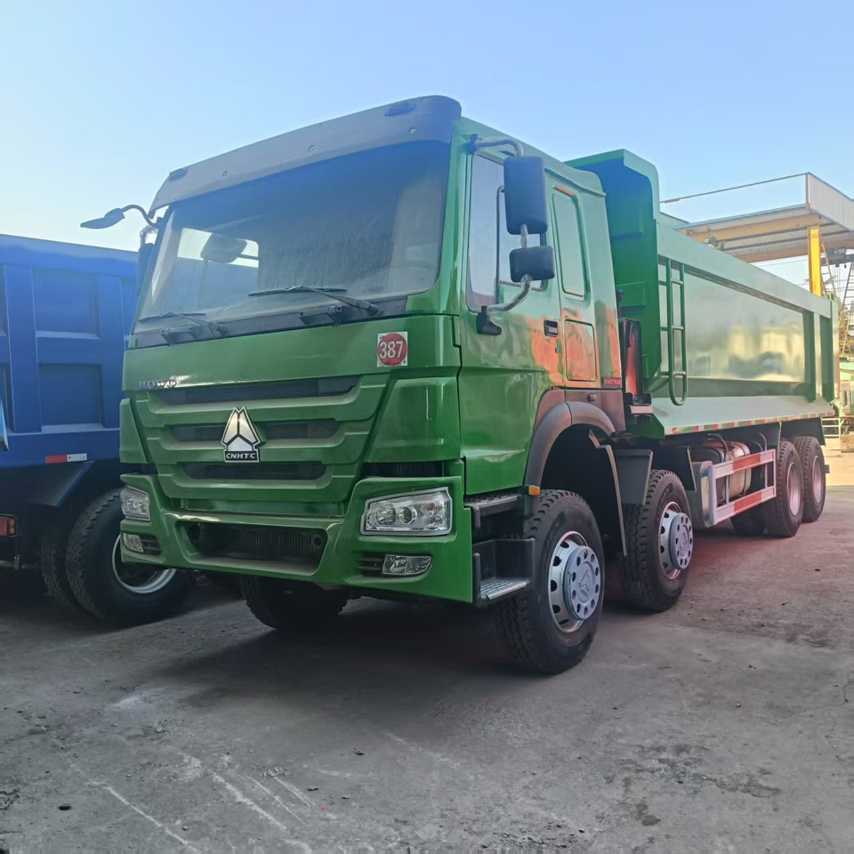 SINOTRUK HOWO - Kravas automašīna ar slēgto virsbūvi: foto 1 SINOTRUK HOWO - Kravas automašīna ar slēgto virsbūvi: foto 1