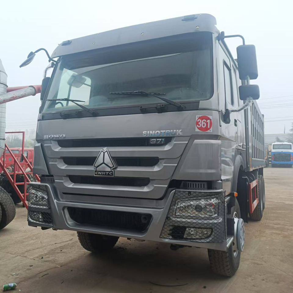 SINOTRUK HOWO - Kravas automašīna pašizgāzējs: foto 1 SINOTRUK HOWO - Kravas automašīna pašizgāzējs: foto 1