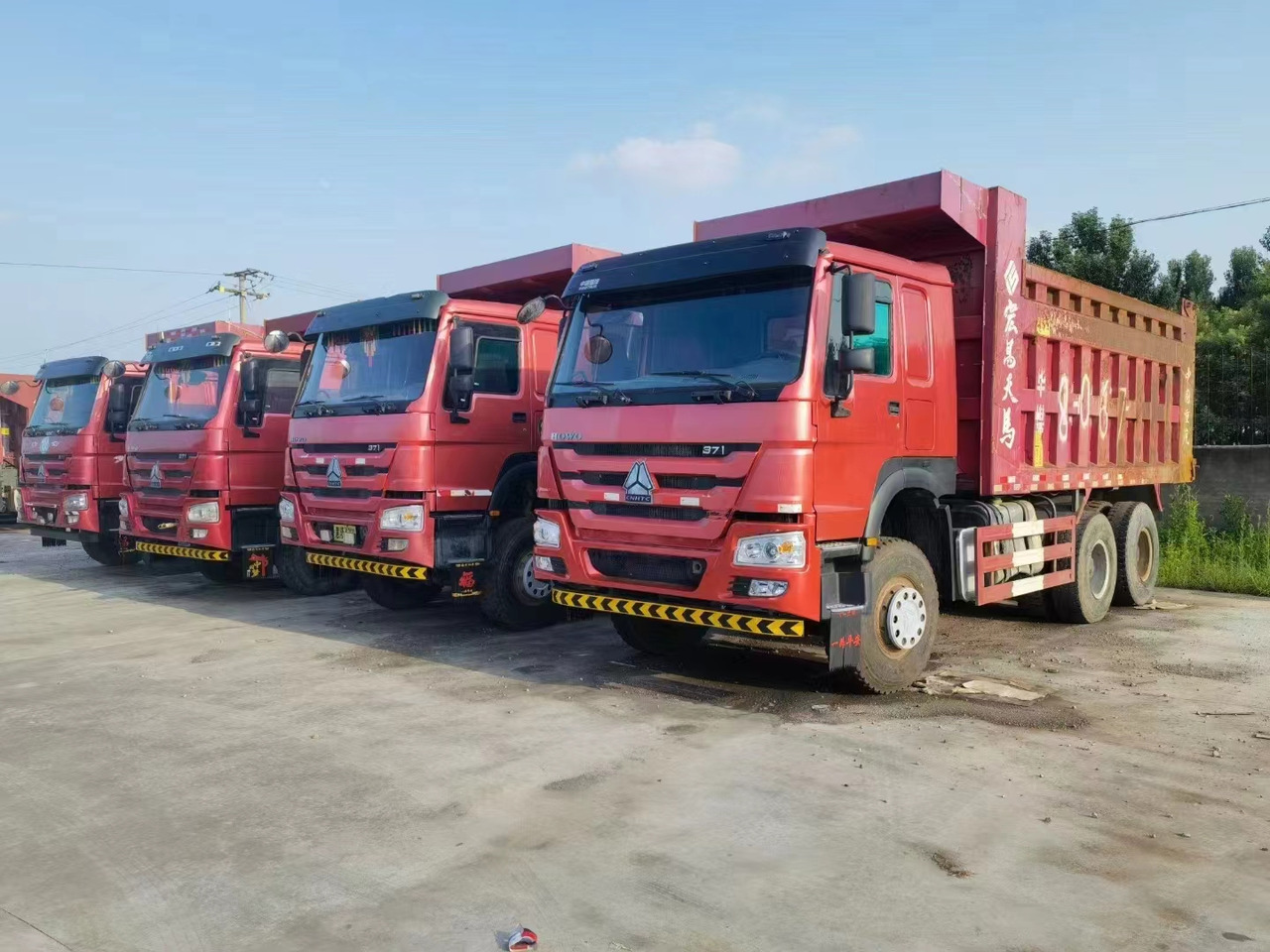 SINOTRUK HOWO - Kravas automašīna pašizgāzējs: foto 4 SINOTRUK HOWO - Kravas automašīna pašizgāzējs: foto 4