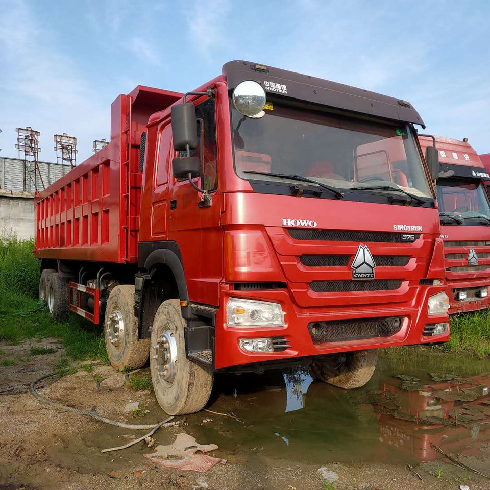 SINOTRUK HOWO - Kravas automašīna pašizgāzējs: foto 2 SINOTRUK HOWO - Kravas automašīna pašizgāzējs: foto 2