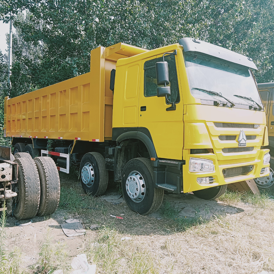 SINOTRUK HOWO - Kravas automašīna pašizgāzējs: foto 2 SINOTRUK HOWO - Kravas automašīna pašizgāzējs: foto 2